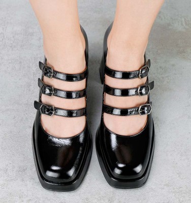 KATYA BLACK CHiE MIHARA shoes