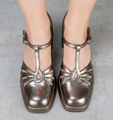 KAYKU GREY CHiE MIHARA shoes