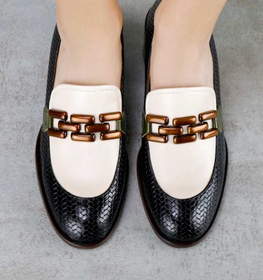 QUESUA BLACK CHiE MIHARA shoes