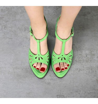 AKASU GREEN CHiE MIHARA sandals