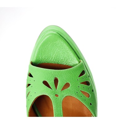 AKASU GREEN CHiE MIHARA sandals