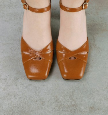 OIDINA BROWN CHiE MIHARA zapatos