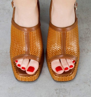 ZIMI BROWN CHiE MIHARA sandals