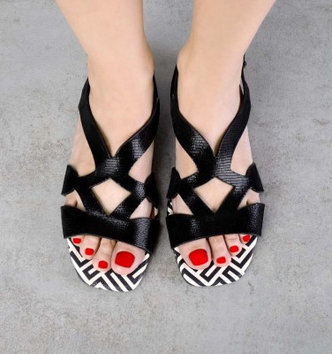 TAINI BLACK CHiE MIHARA sandals