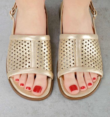 WAKIRA GOLD CHiE MIHARA sandals