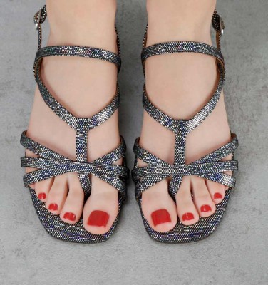 TEU SILVER CHiE MIHARA sandals