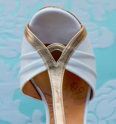 BRI-CASSAN GOLD CHiE MIHARA sandals