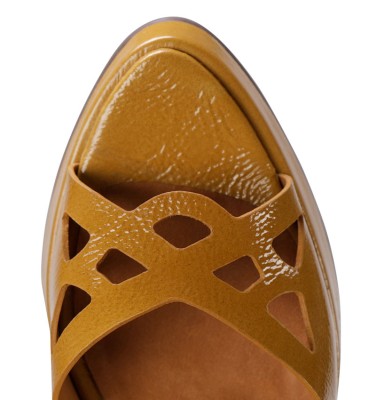 ABEN OCHER CHiE MIHARA sandals