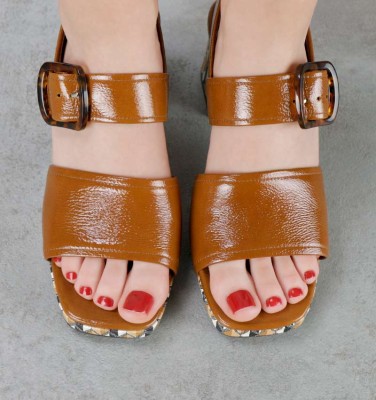 GINKA BROWN CHiE MIHARA sandals