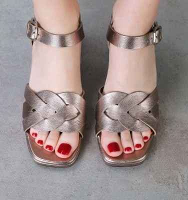 GAURA IRON CHiE MIHARA sandals