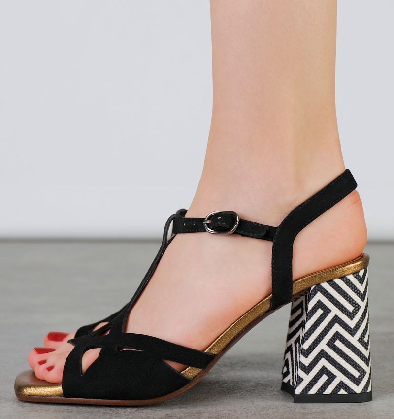 PLAU BLACK & WHITE CHiE MIHARA sandals