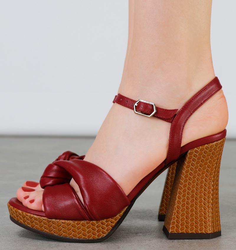 CONTOUR RED CHiE MIHARA sandales