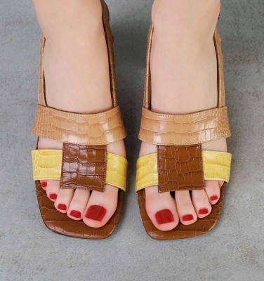 LYZA NUDE CHiE MIHARA sandals