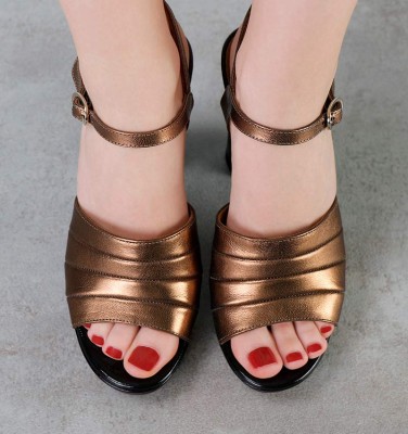 CEBERANO COPPER CHiE MIHARA sandals