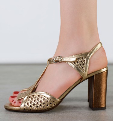 BESSY GOLD CHiE MIHARA sandals