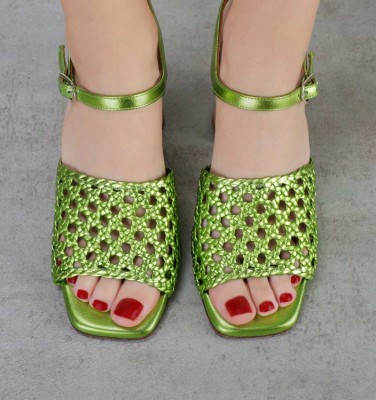 PAUSA LIME CHiE MIHARA sandals