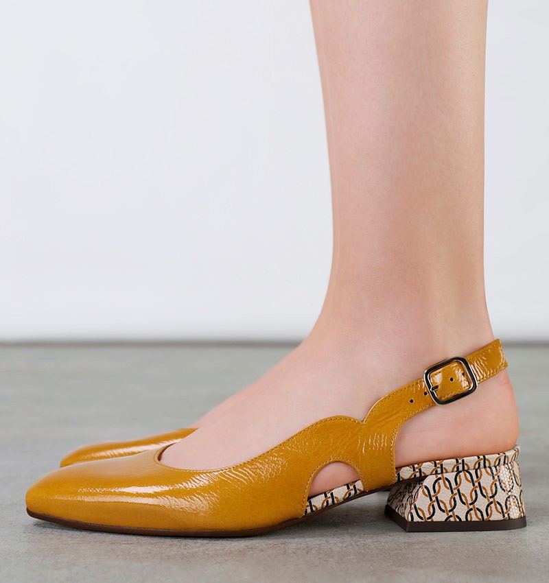 HILANA BROWN CHiE MIHARA shoes