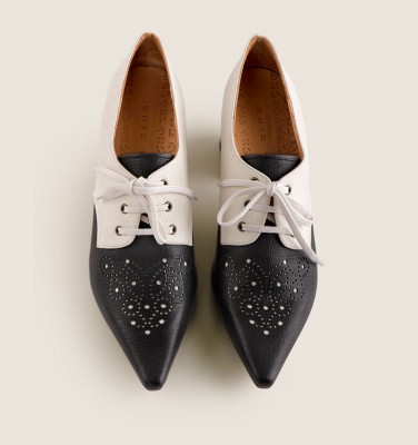 AYZU BLACK & WHITE CHiE MIHARA shoes