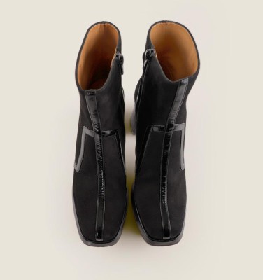 KAJAK BLACK CHiE MIHARA botas