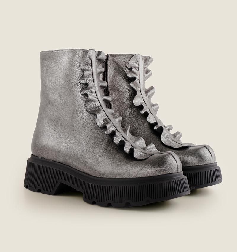 QAKU GREY CHiE MIHARA botas