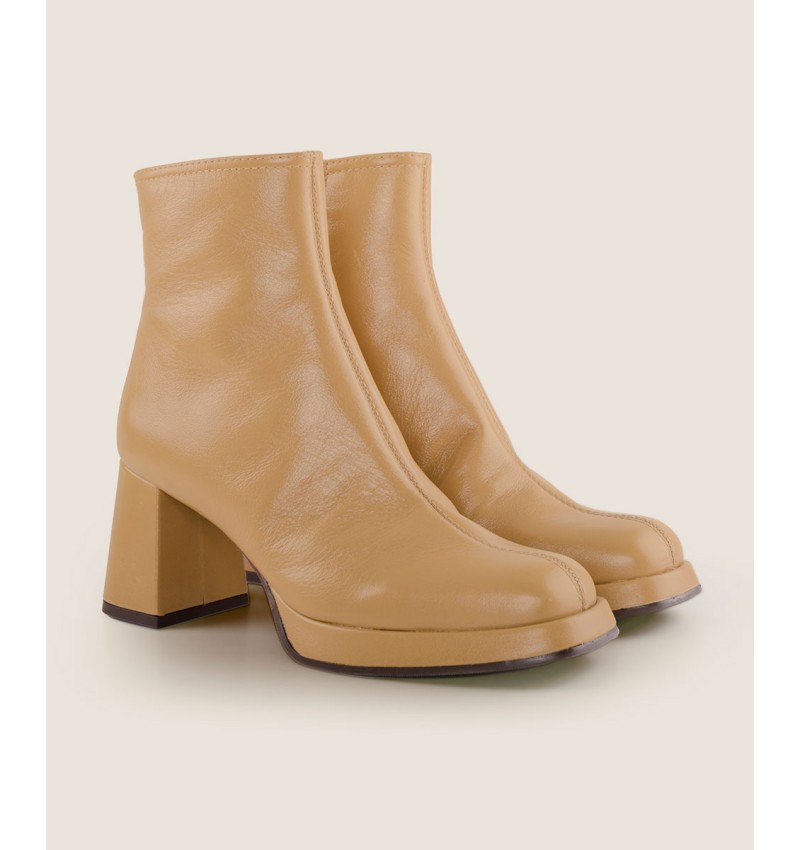 KENTIN NUDE CHiE MIHARA botas