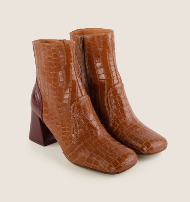 SUIKI BROWN CHiE MIHARA boots