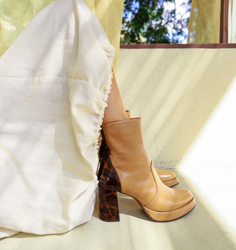 FENTU BROWN CHiE MIHARA boots