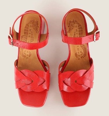 GAURA RED CHiE MIHARA sandals