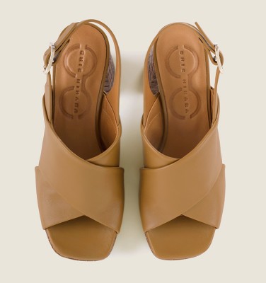 GALMA BROWN CHiE MIHARA sandals