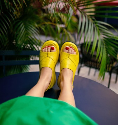 IBANY YELLOW CHiE MIHARA sandals