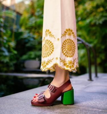 OTURI BROWN CHiE MIHARA sandals