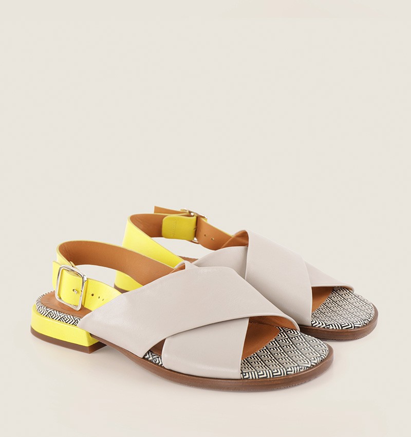 WASPI GREY CHiE MIHARA sandals