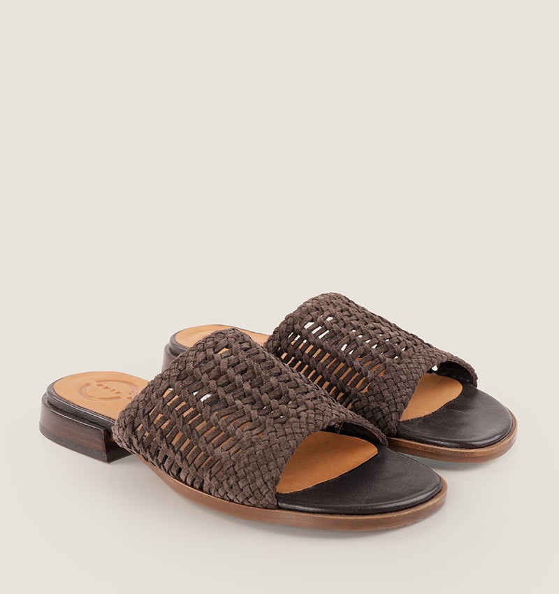 WILI BROWN CHiE MIHARA sandals