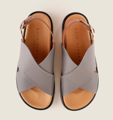 YANETI GREY CHiE MIHARA sandals