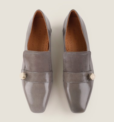 HELLIN GREY CHiE MIHARA shoes