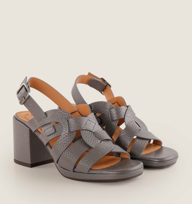 OYQUI GREY CHiE MIHARA sandals