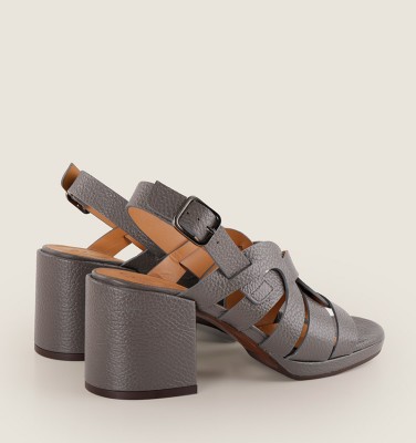 OYQUI GREY CHiE MIHARA sandals