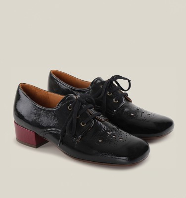 UBAN BLACK AND GRAPE CHiE MIHARA shoes