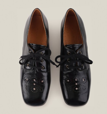 UBAN BLACK AND GRAPE CHiE MIHARA shoes